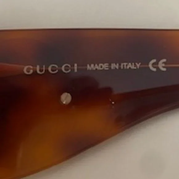 Gucci Oversized Sunglasses - Picture 4 of 10